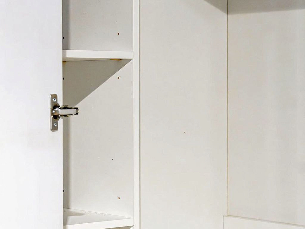 Отис (Белый, МДФ, вертикальная фрезеровка) Отис (Белый, МДФ, вертикальная фрезеровка)